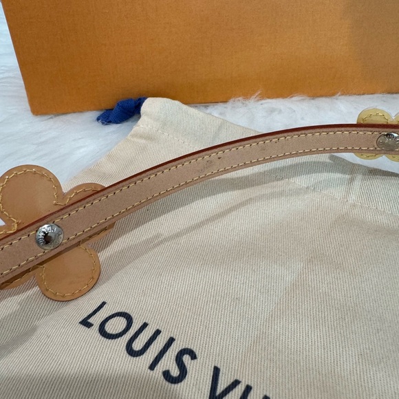 Louis Vuitton Lexington Flower Wrap Bracelet/Belt - Picture 14 of 14